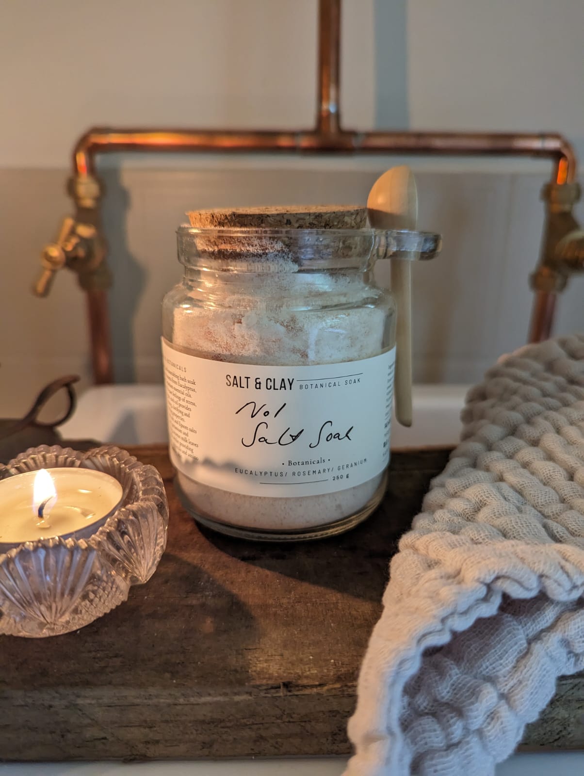 Botanical Salt Soak - With mineral rich epsom salts for a restful bath and relaxed muscles.