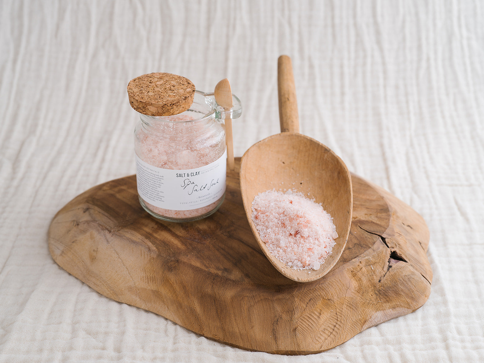 Botanical Salt Soak - With mineral rich epsom salts for a restful bath and relaxed muscles.